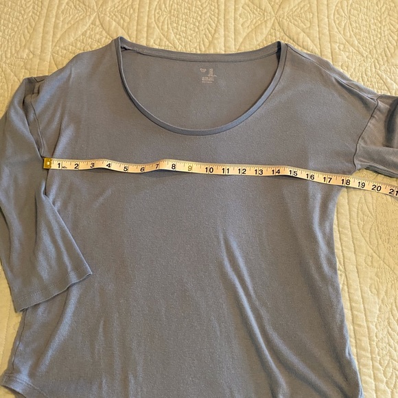Set of 2 super comfy Gap tops - Picture 2 of 8